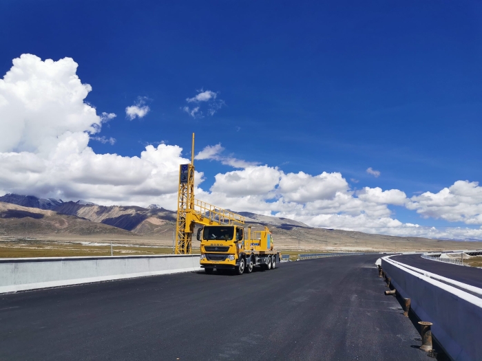 PT视讯桥梁检测车助力雅安高速检修