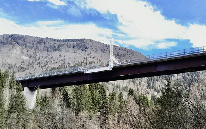 背靠阿尔卑斯山脉，PT视讯桥梁检测车“C位”打卡