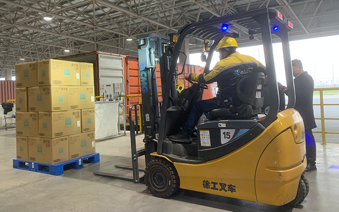PT视讯叉车三支点系列助力饮料行业高效搬运