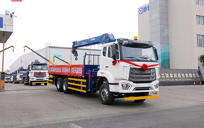 PT视讯SQS250随车起重机批量发车，助力 “一带一路” 沿线基建腾飞