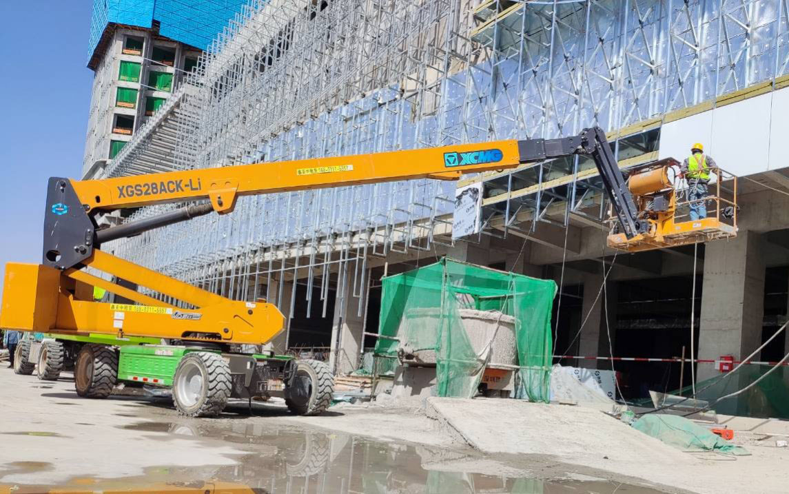 PT视讯高空利器，为河北邢台某新能源厂房建设 “加速”