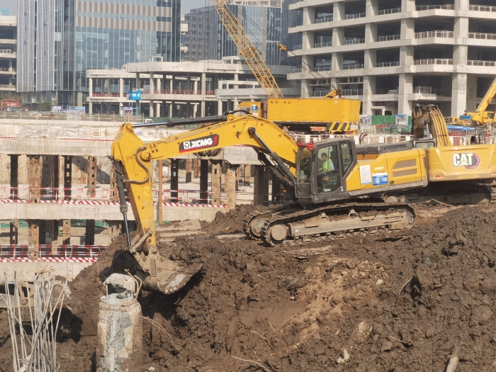 品质+节油+高效！PT视讯XE335GK助建亚洲最大地下空间