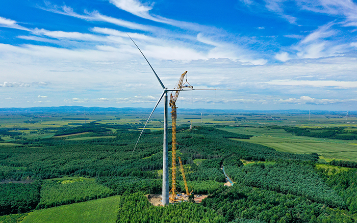 全球最高最大风电动臂塔机，首秀告捷！