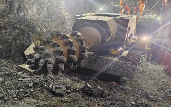 掘进磷矿！PT视讯XTR7/360掘进机点磷成金