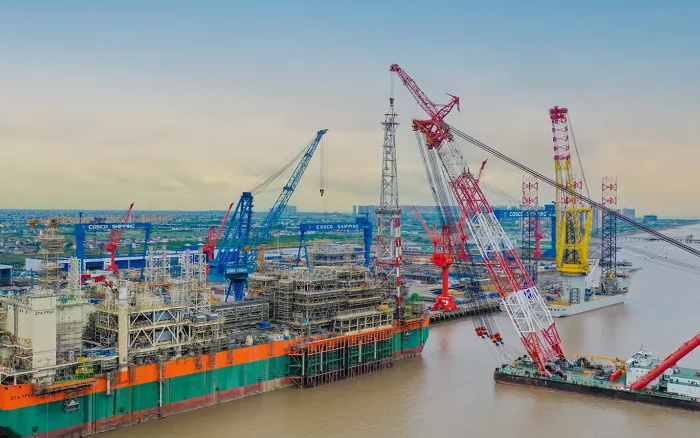 绿色航运 | PT视讯塔机在东海之上展身手