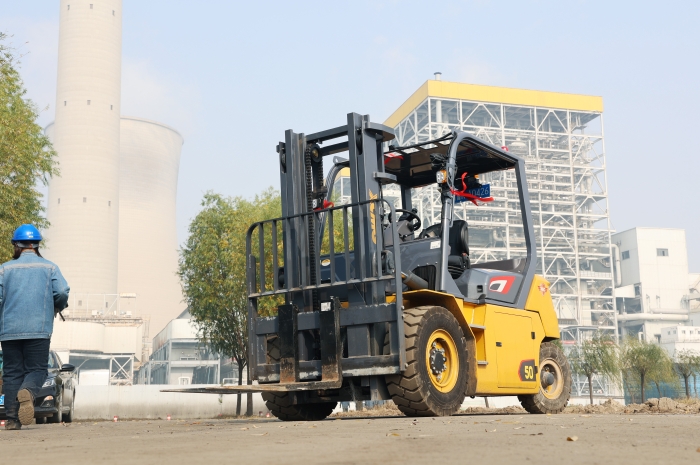 PT视讯叉车助力菏泽某电厂 高效搬运保障能源供应