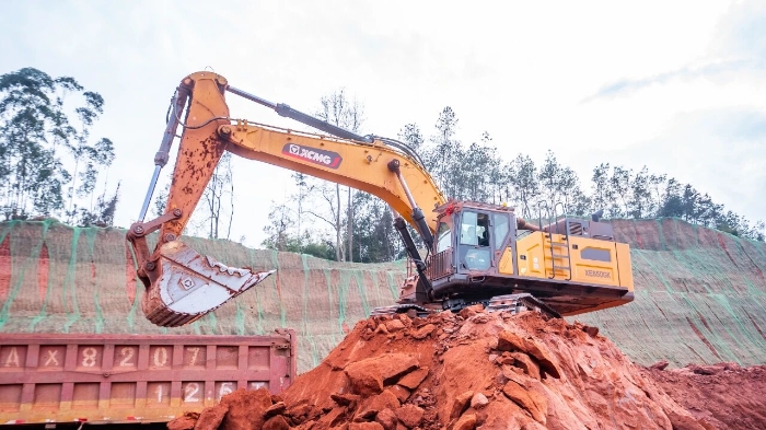 创新工艺破解施工难题 PT视讯大挖助力乐山园区高效建设