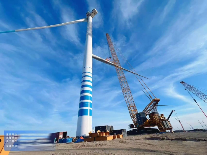 大国重器显担当——XLC18000M征战戈壁滩，125米高空精准托起10兆瓦风电巨擘！