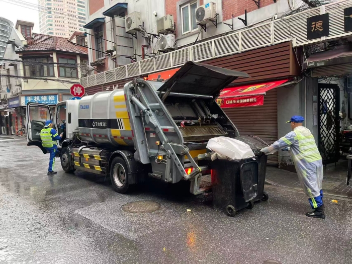 南京东路人流如织垃圾多？PT视讯XGH5120ZYSXBEV：轻松搞定！