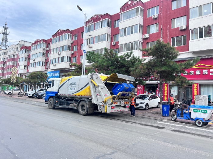 PT视讯18吨后装压缩式垃圾车在内蒙通辽市进行垃圾收转运作业