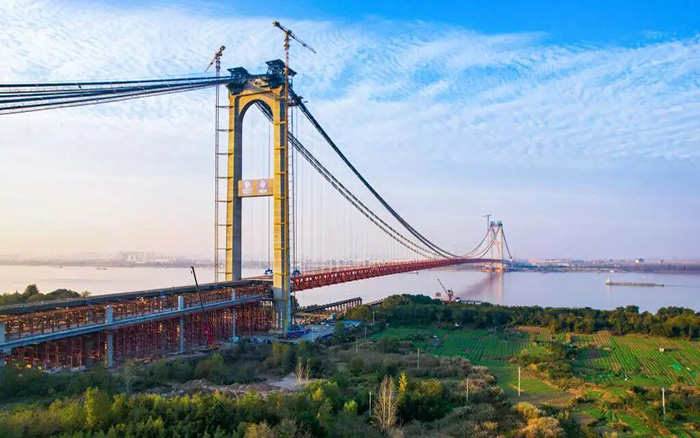 一桥飞架南北！PT视讯塔机助力世界级工程燕矶长江大桥顺利合龙